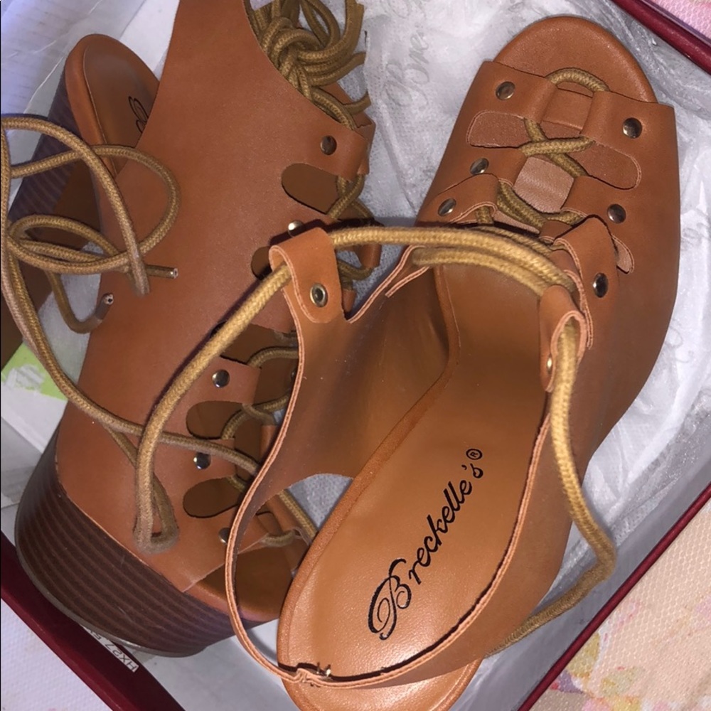 Chestnut platform heels - Picture 3 of 3